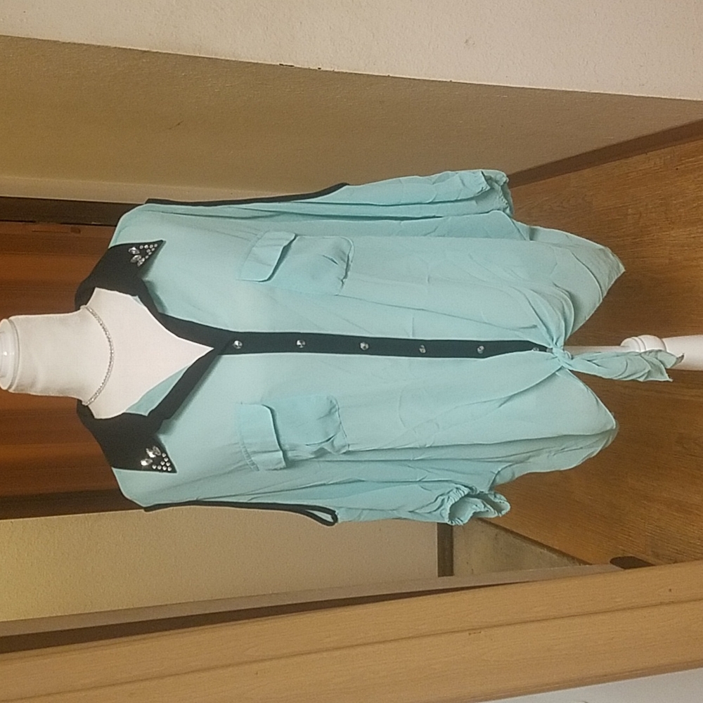 ROMAN FASHION BLUE AND BLACK BUTTON UP BLOUSE